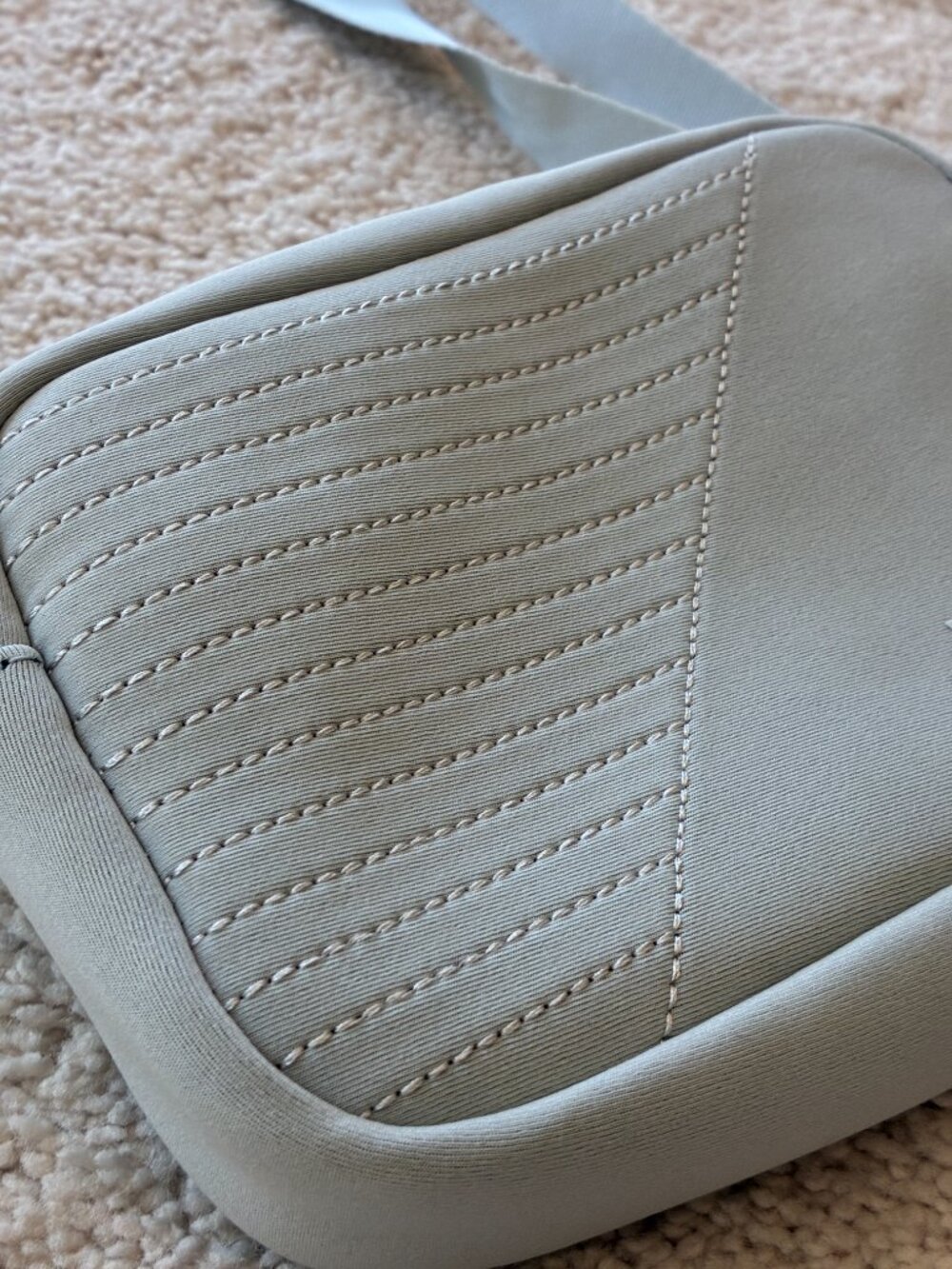 Vooray Companion Crossbody Bag Purse - Picture 4 of 12